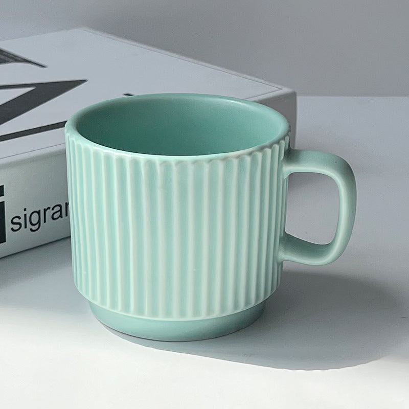 Tasse in Pastellfarben