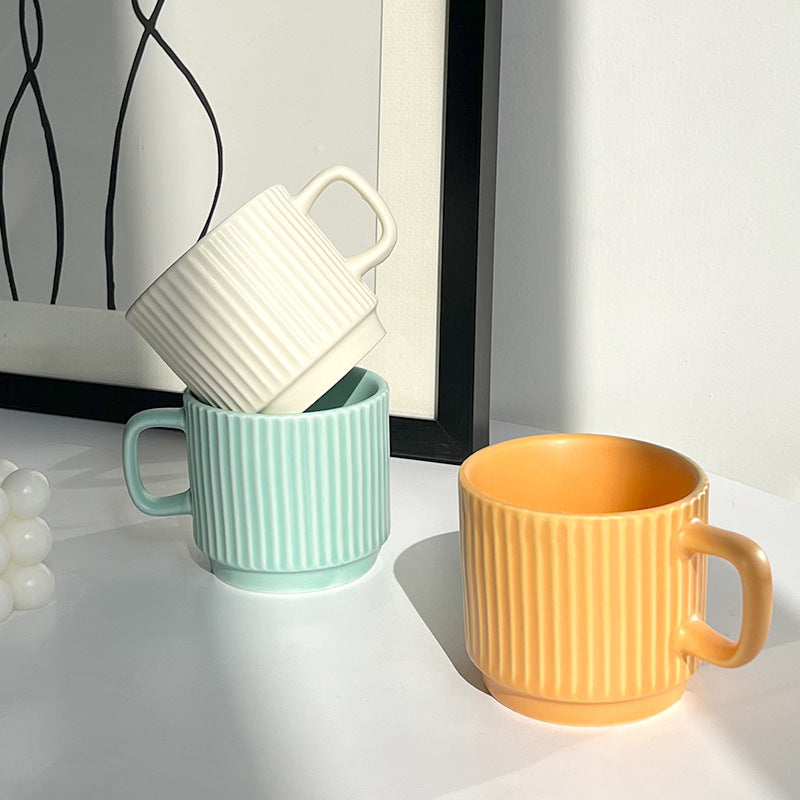 Tasse in Pastellfarben