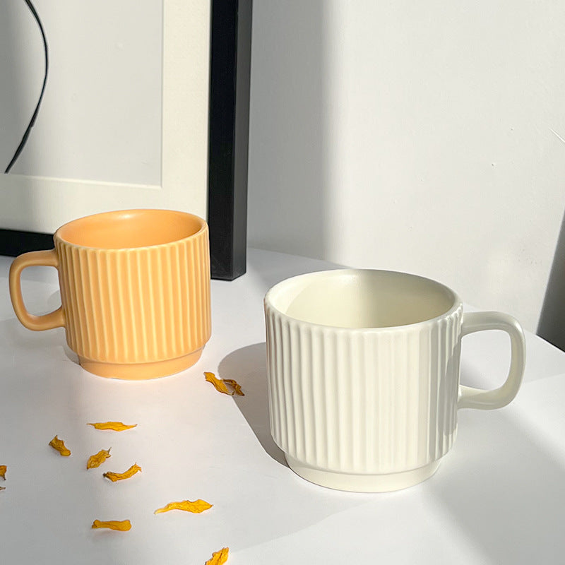 Tasse in Pastellfarben