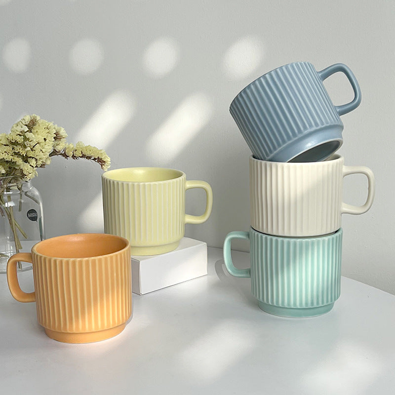 Tasse in Pastellfarben