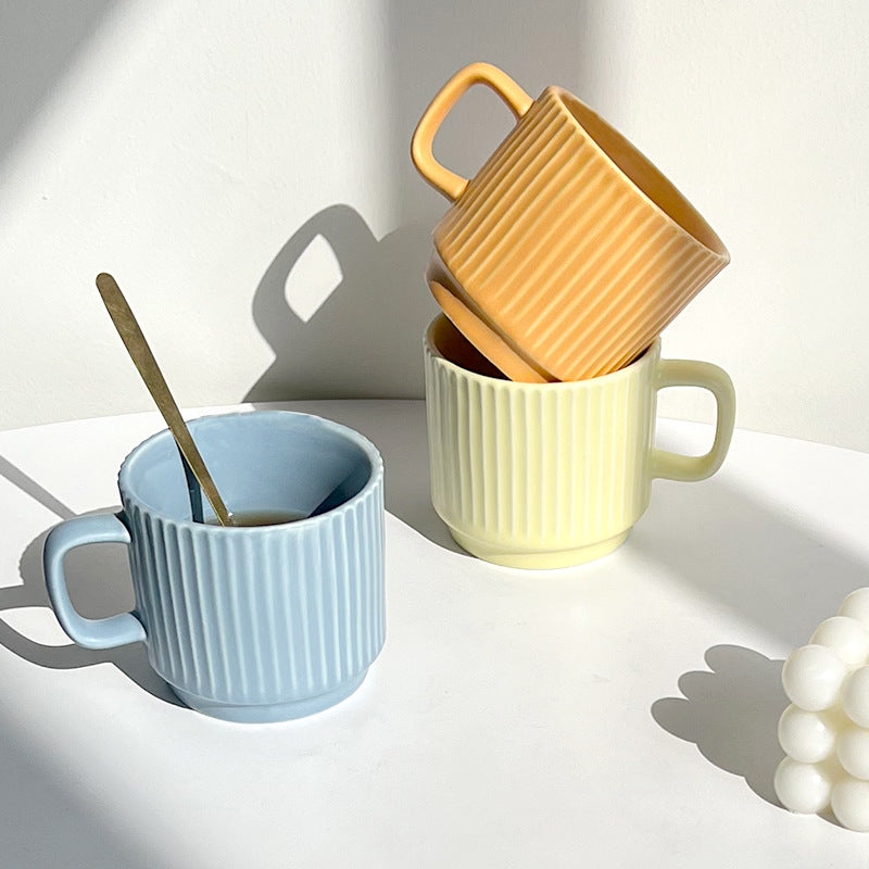 Tasse in Pastellfarben